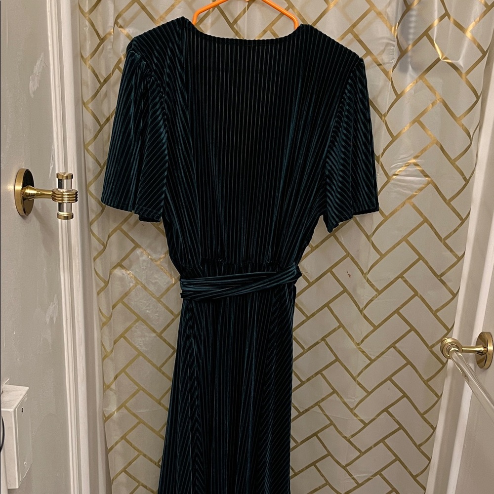 Elegant Dark Green Velvet Midi Wrap Dress with Self-Tie Waist - Picture 8 of 11